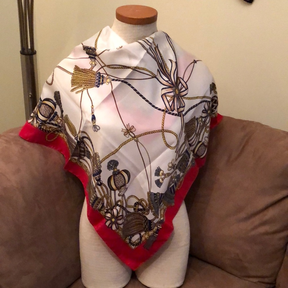 Vintage (Versace style )Gorgeous red trimmed 30x30 scarf